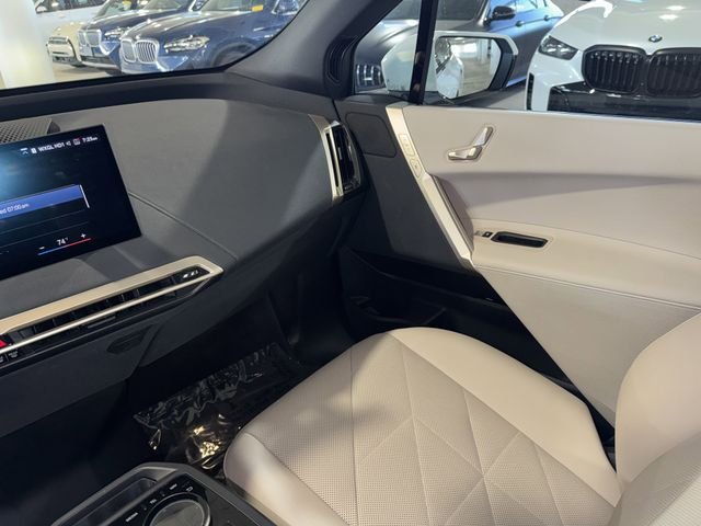 2023 BMW iX Base - Photo 31