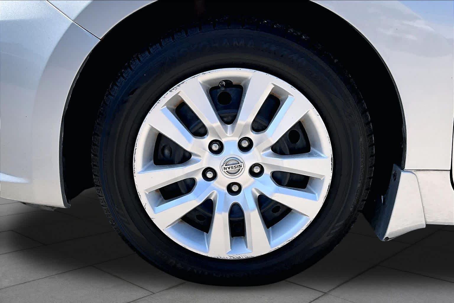 Used 2018 Brilliant Silver Nissan 2.5 S image 13