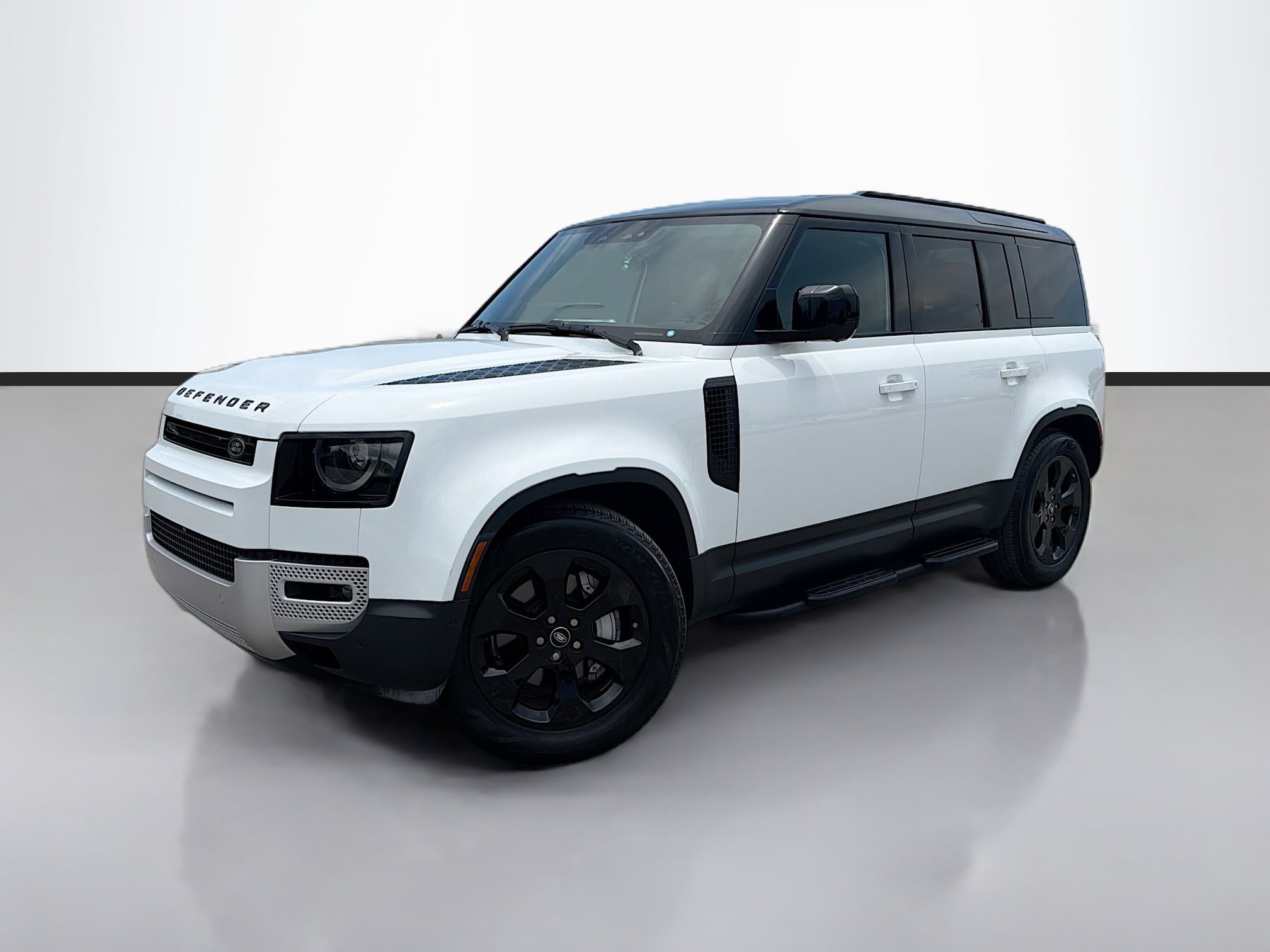 Certified Used 2025 Fuji White Land Rover S image 1