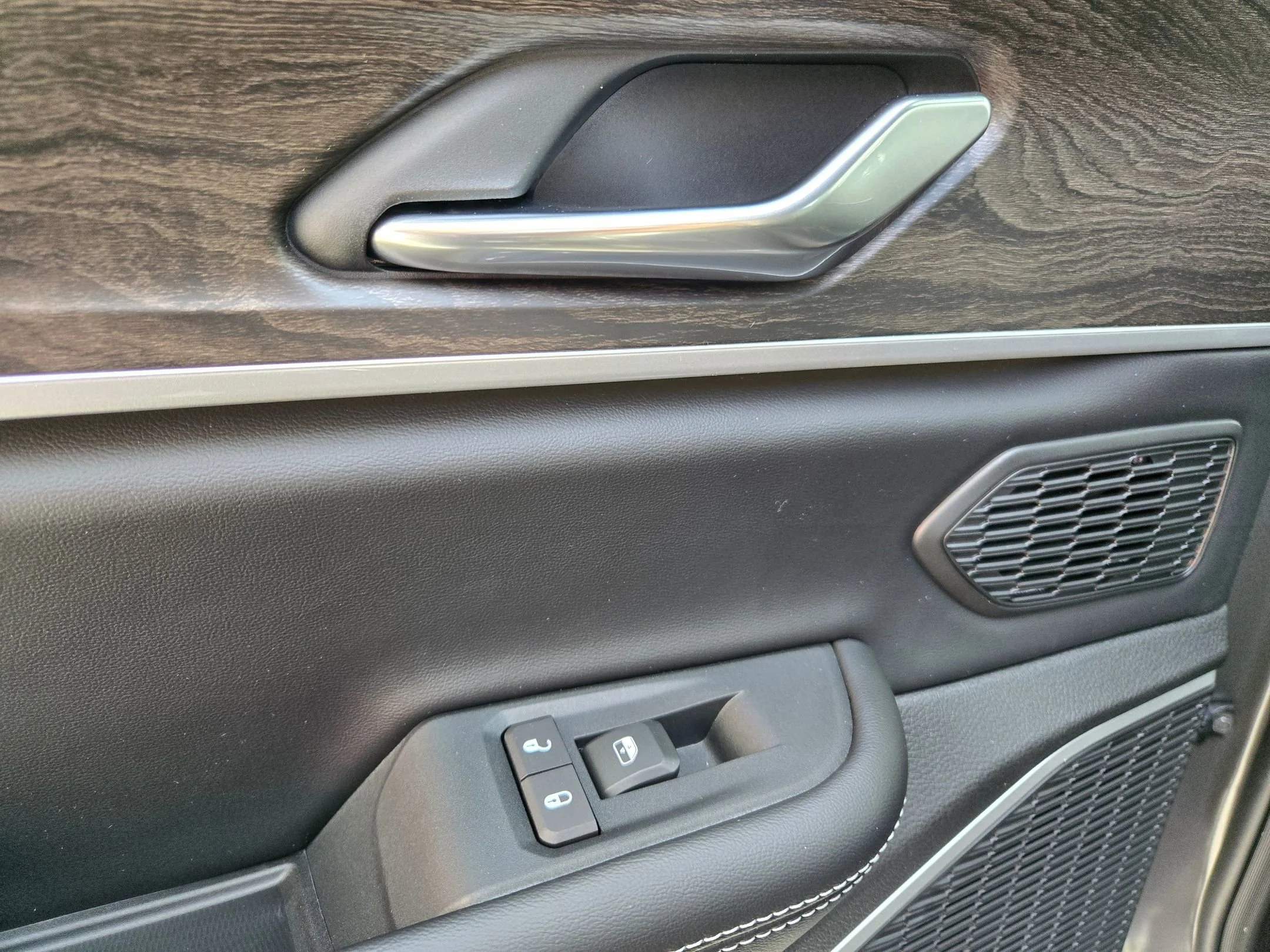 New 2026 Baltic Gray Metallic Clearcoat Jeep Limited image 25
