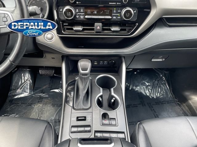 Certified Used 2022 Silver Toyota XLE image 14