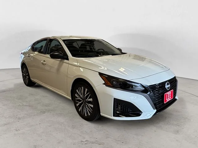 New 2026 Glacier White Nissan SV image 7