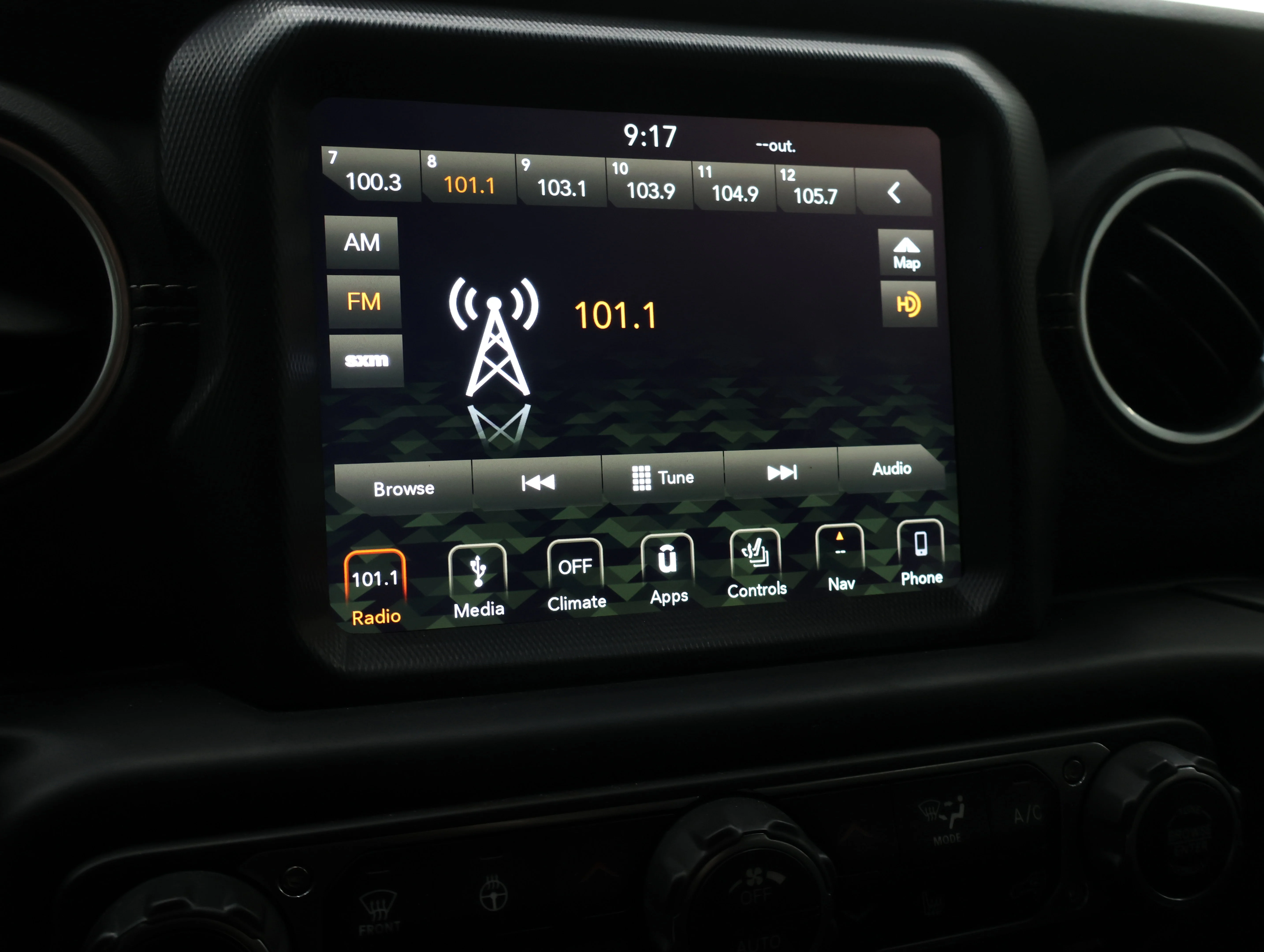 Used 2019 Bright White Clearcoat Jeep Unlimited Sahara image 44