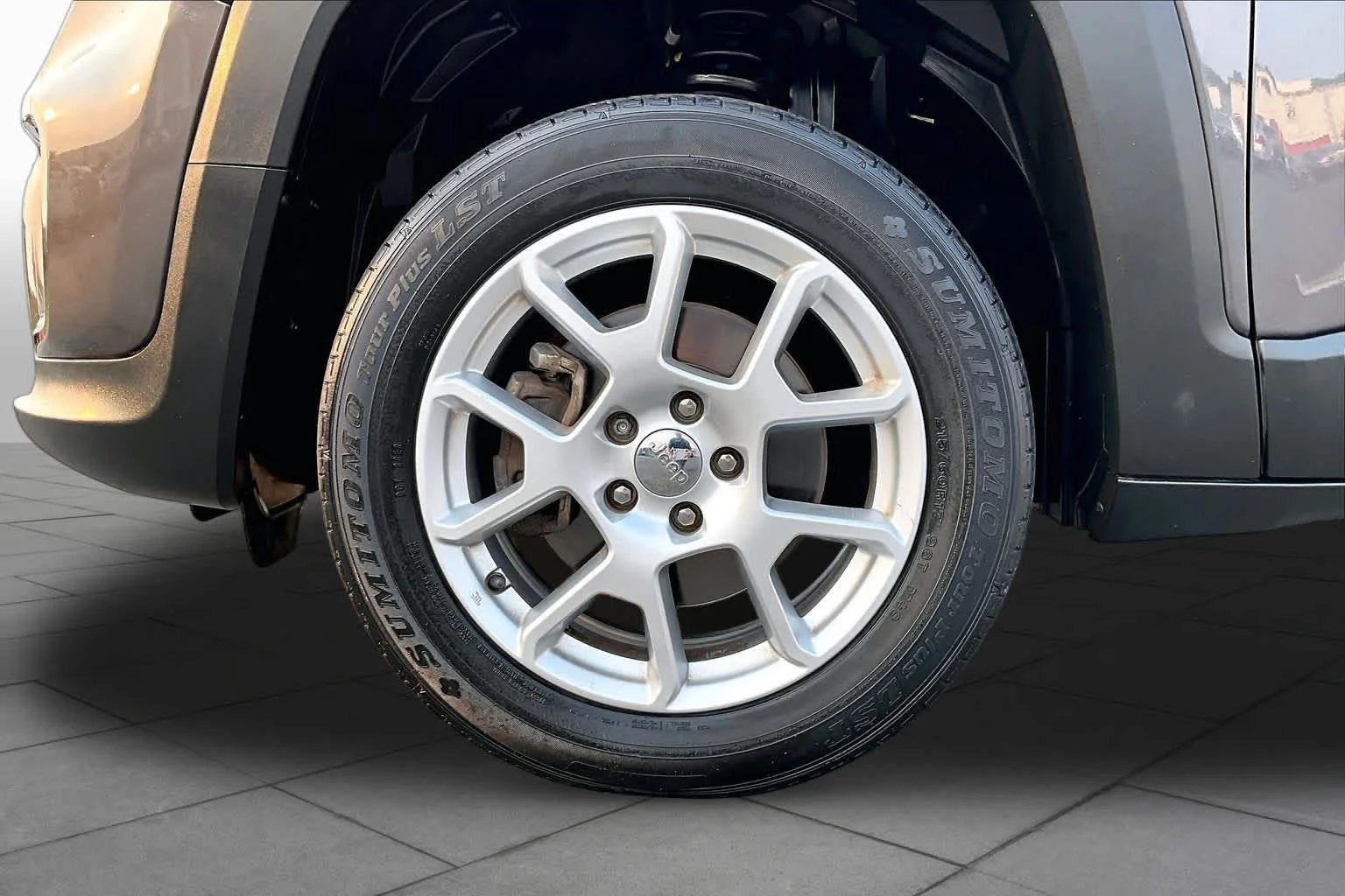Used 2020 Granite Crystal Metallic Clearcoat Jeep Sport image 11