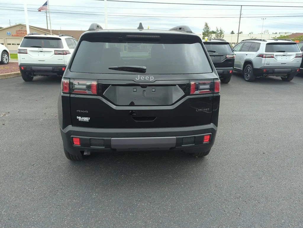 New 2026 Diamond Black Crystal Pearl-Coat Exterior Paint Jeep Limited image 7