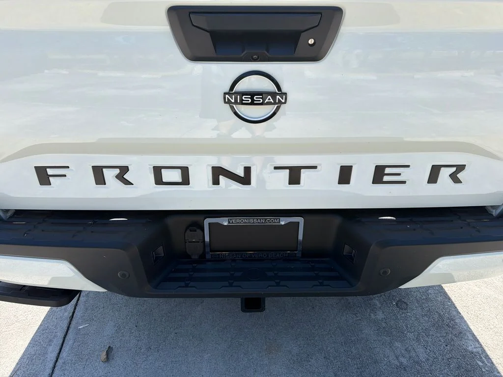 New 2026 Glacier White Nissan Crew Cab SV image 10