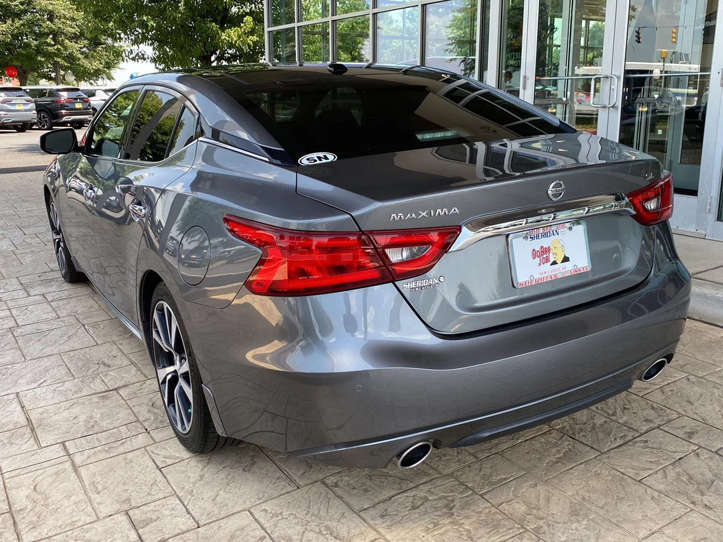 Used 2017 Gun Metallic Nissan SL image 5