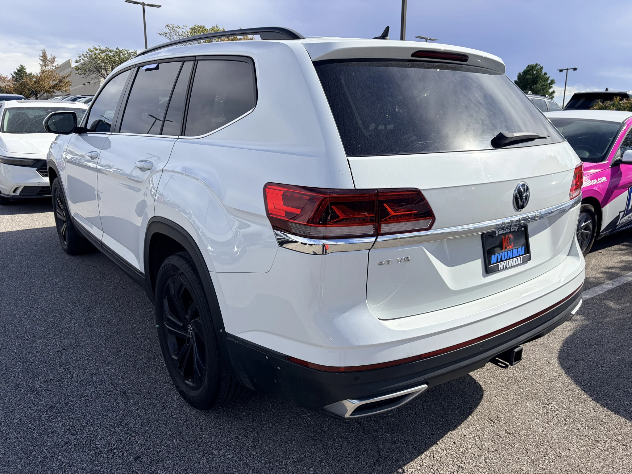 Used 2023 Pure White Volkswagen 3.6L V6 SE w/Technology image 3