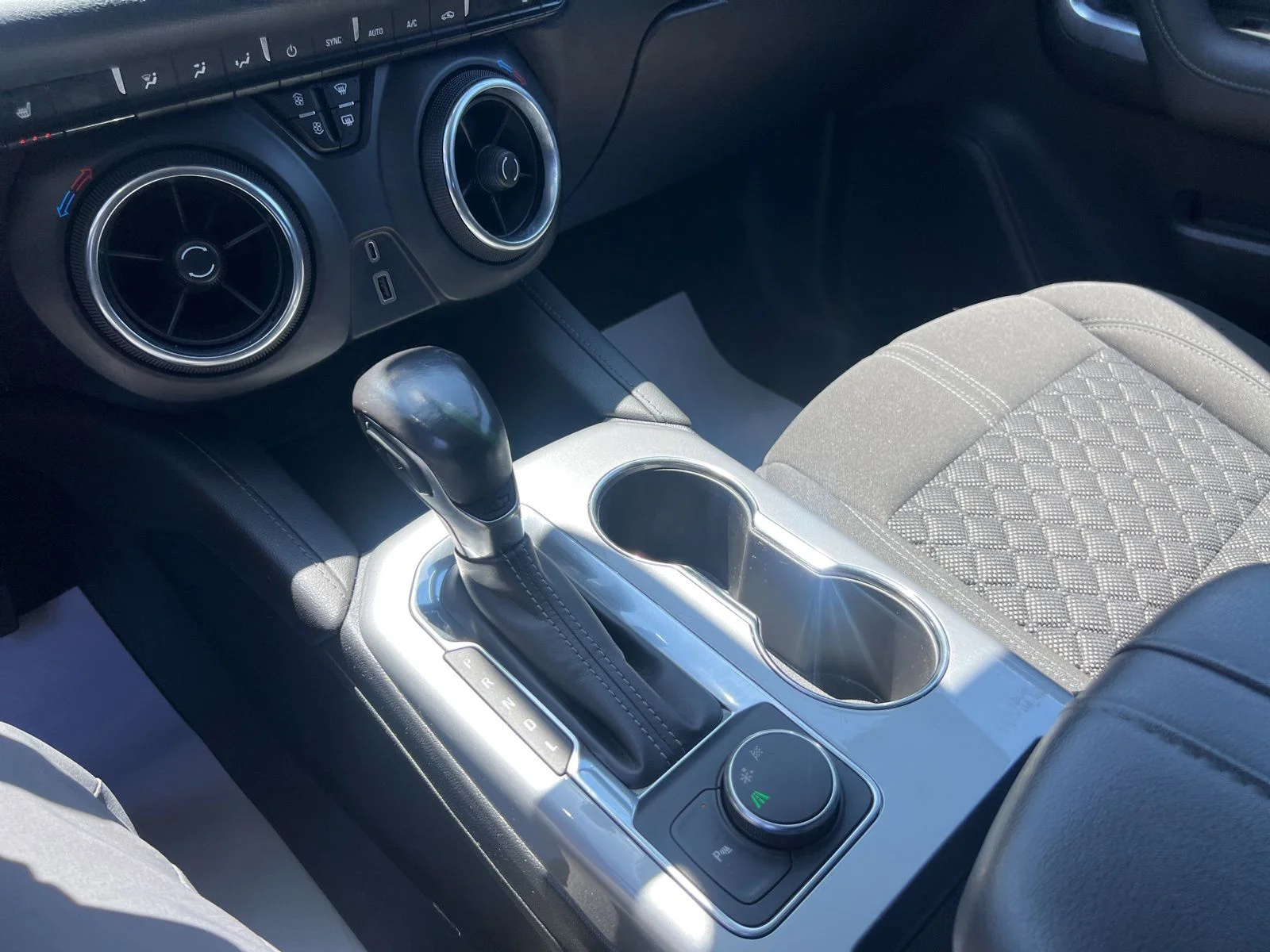Used 2019 Summit White Chevrolet Base image 35