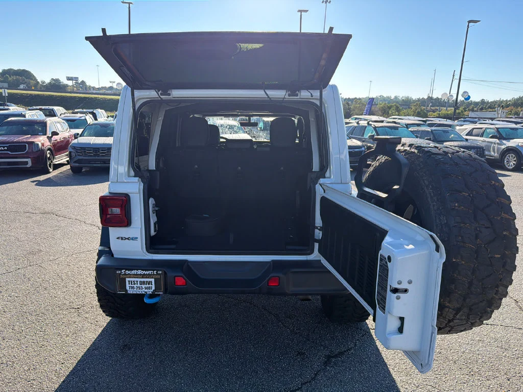 Used 2022 White/off-white Jeep Unlimited Rubicon 4xe image 18