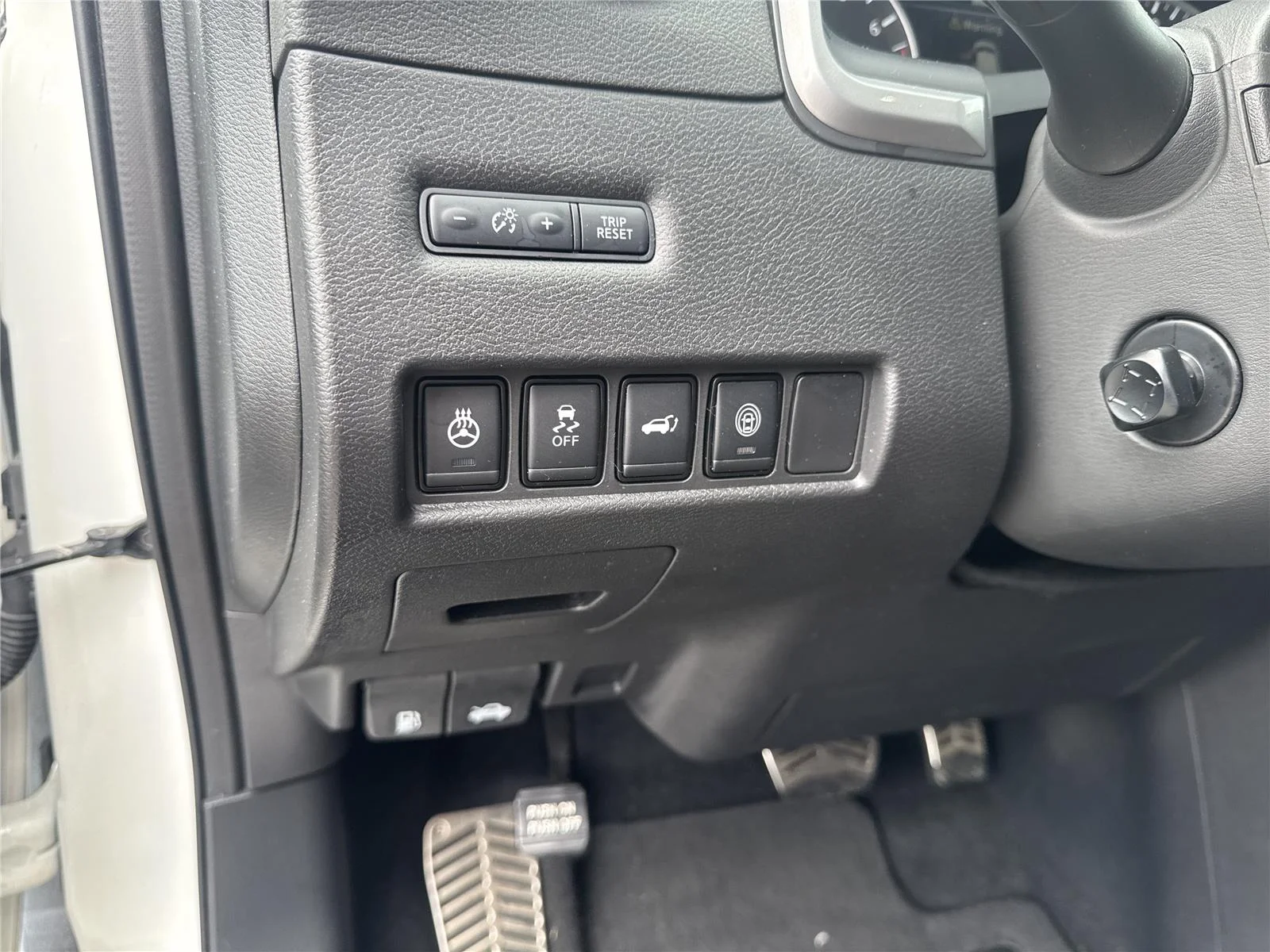 Used 2024 Pearl White Tricoat Nissan Platinum image 19