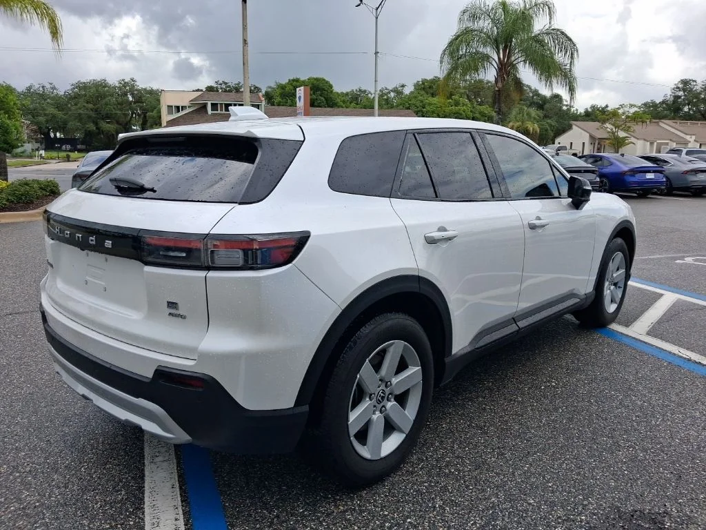 Used 2025  Honda EX image 5