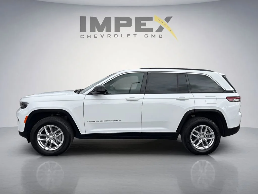 Used 2025 White Jeep Laredo X image 2