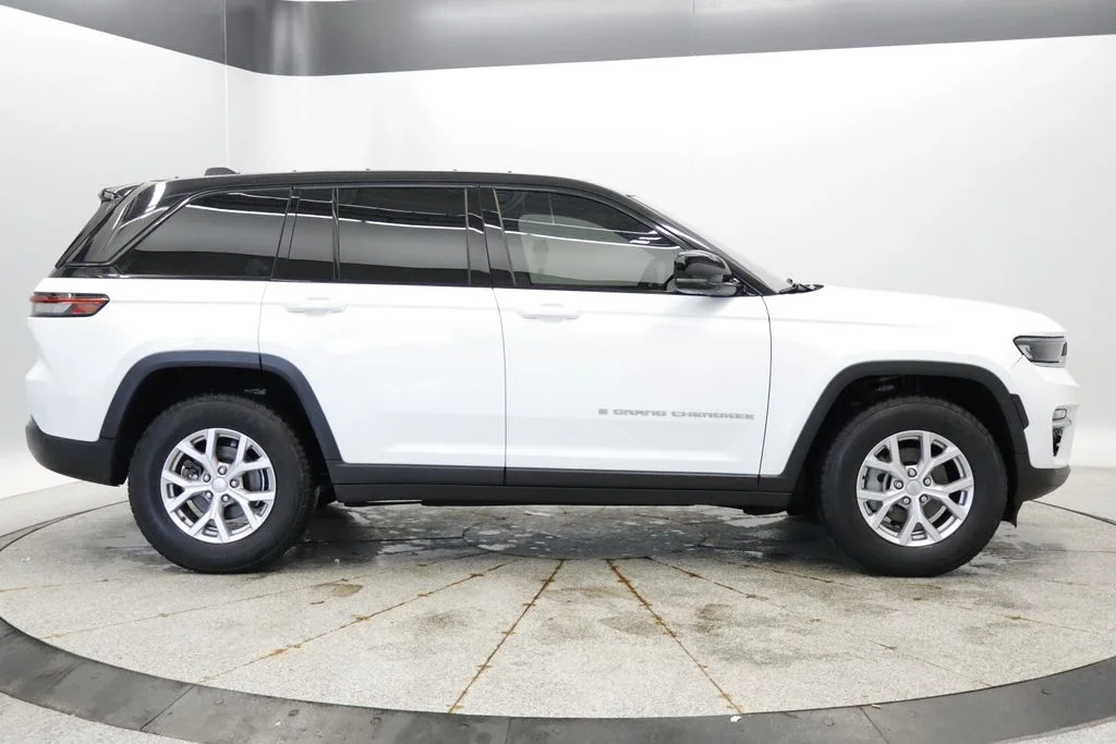 Used 2022 White Jeep Limited image 7