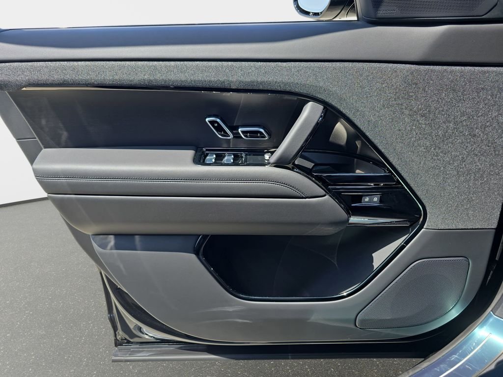 New 2026 Santorini Black LAND ROVER Dynamic SE image 28