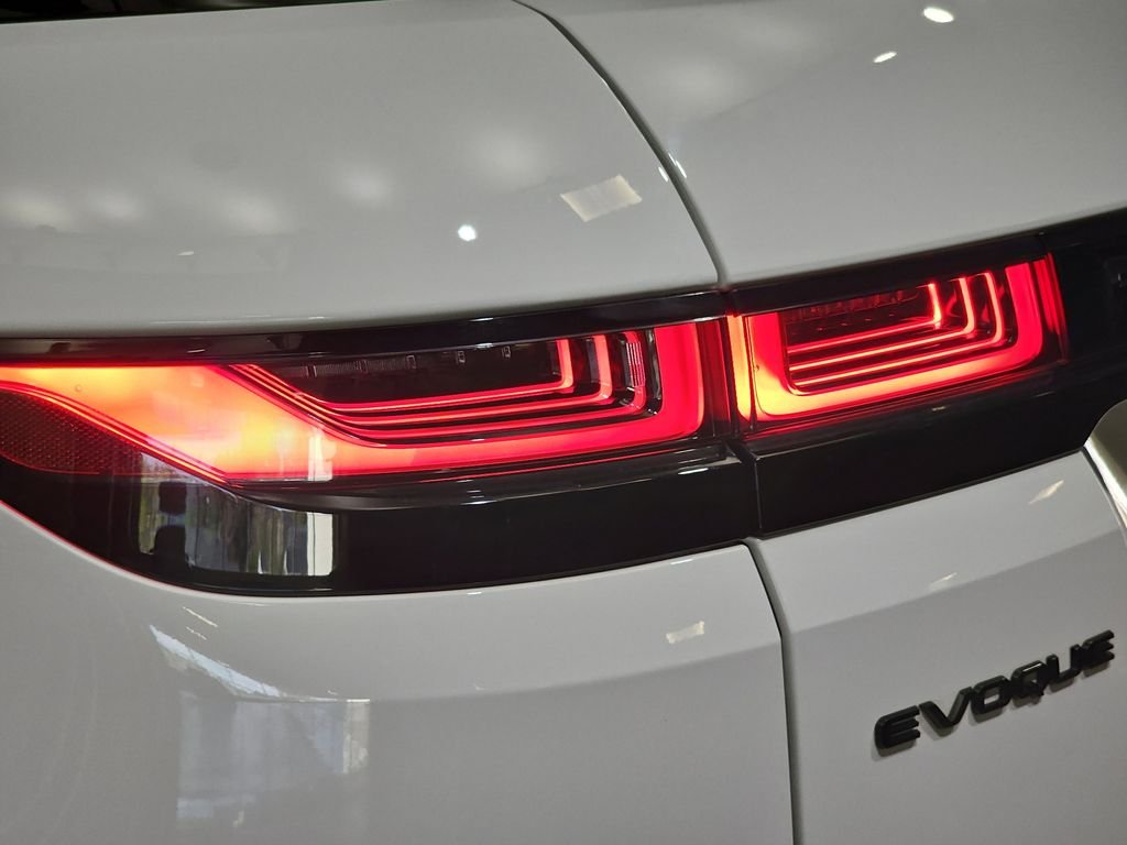 Used 2023 White Land Rover S image 38