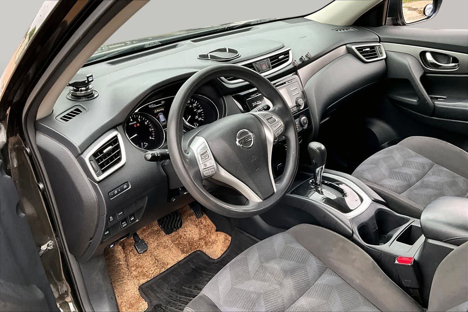 Used 2015 Midnight Jade Nissan S image 15