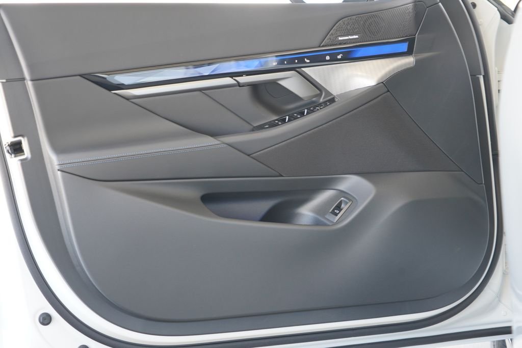 New 2027 Alpine White BMW 530i xDrive image 9
