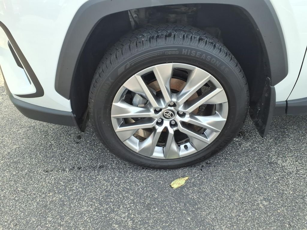 Used 2023 Wind Chill Pearl Toyota Limited image 9