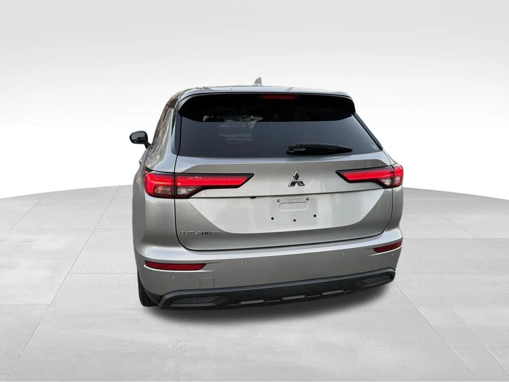 Used 2022 Silver Mitsubishi ES image 4