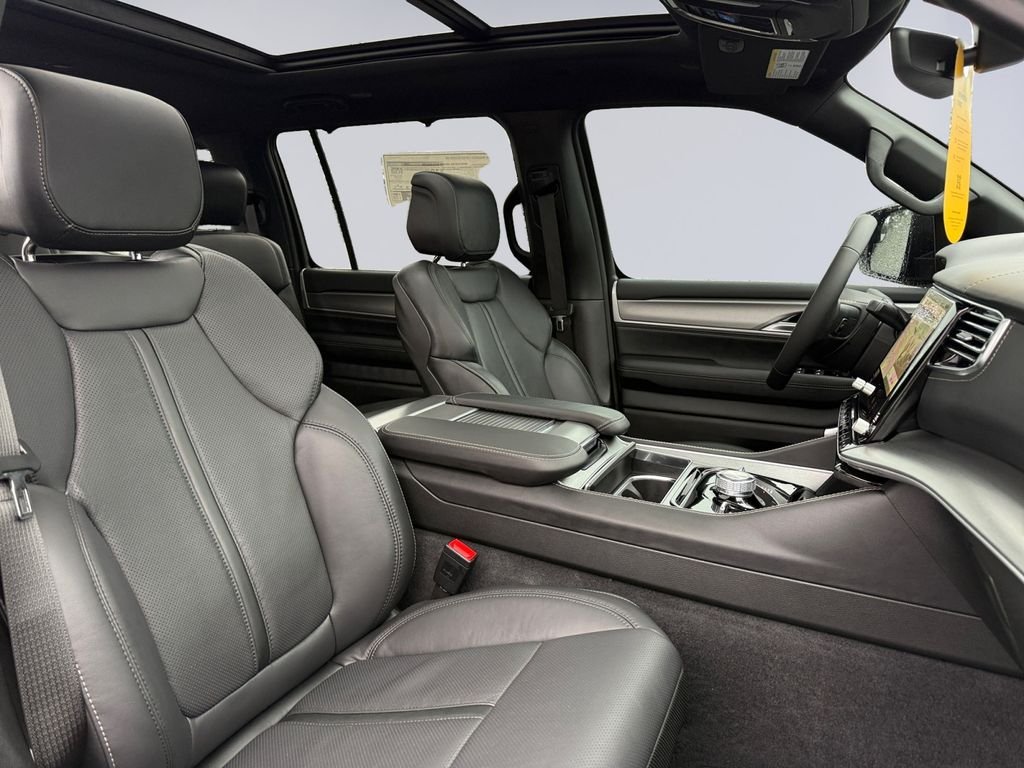 New 2026 High Gloss Black Exterior Paint Jeep Limited Reserve image 17