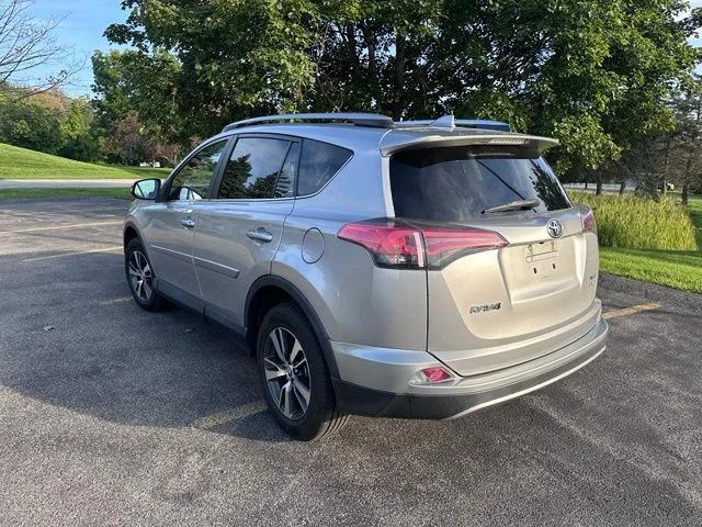 Used 2017 Silver Toyota XLE image 5