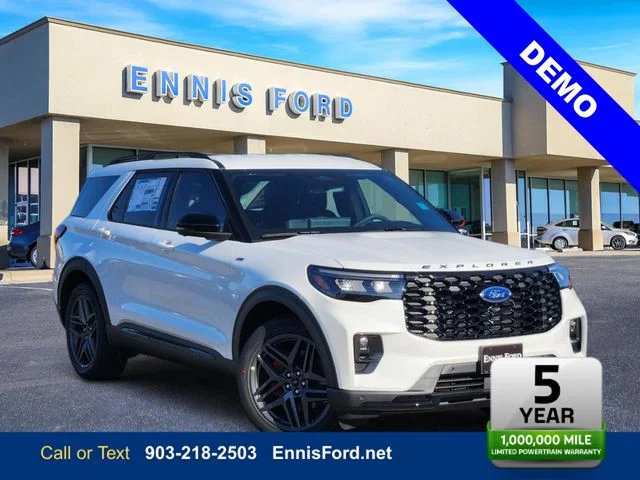 New 2026 Star White Metallic Tri-Coat Ford ST-Line image 1