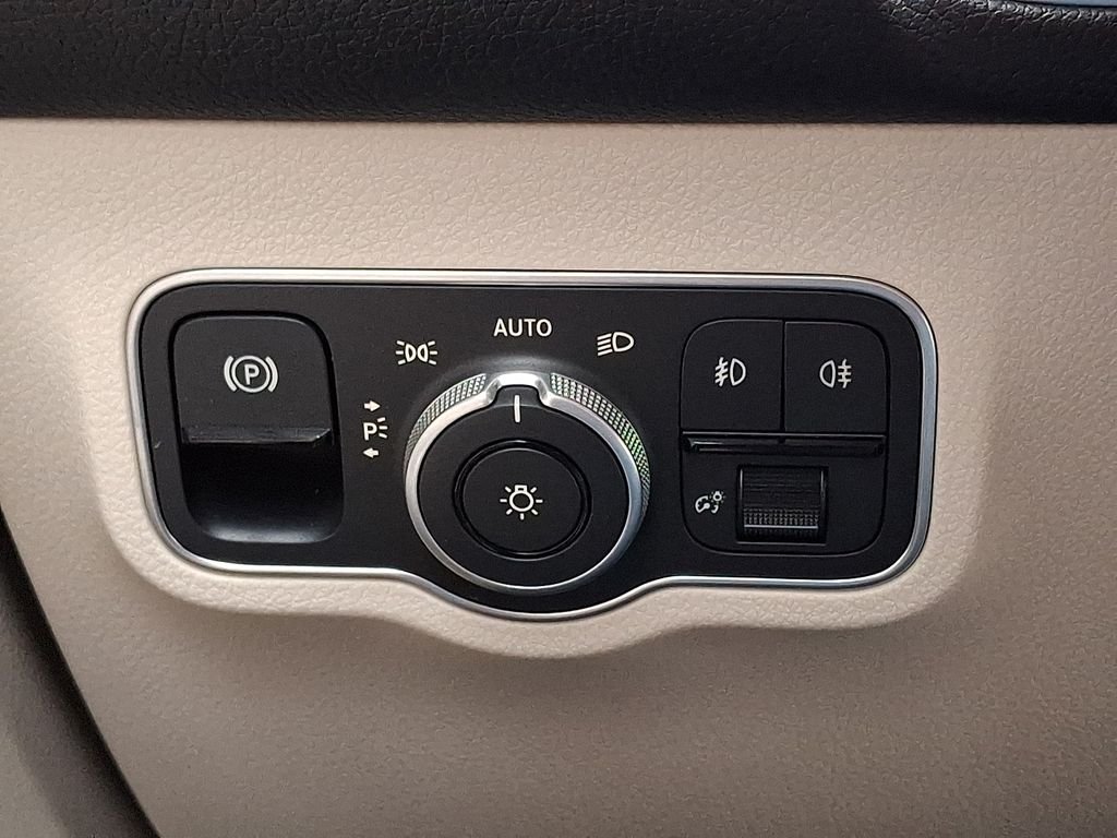 Certified Used 2025 White Mercedes-Benz GLB 250 image 24