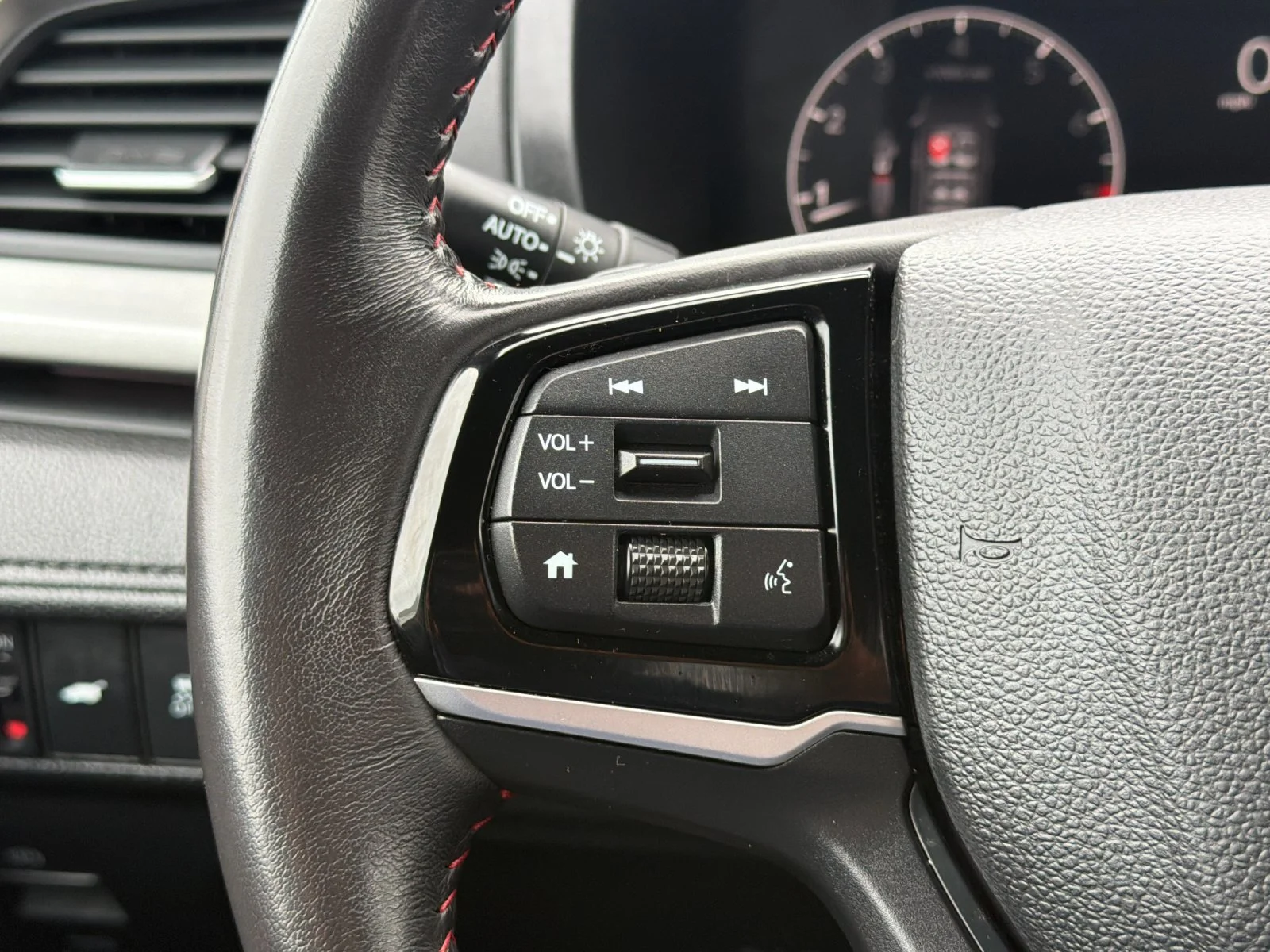 Used 2025  Honda Sport-L image 28