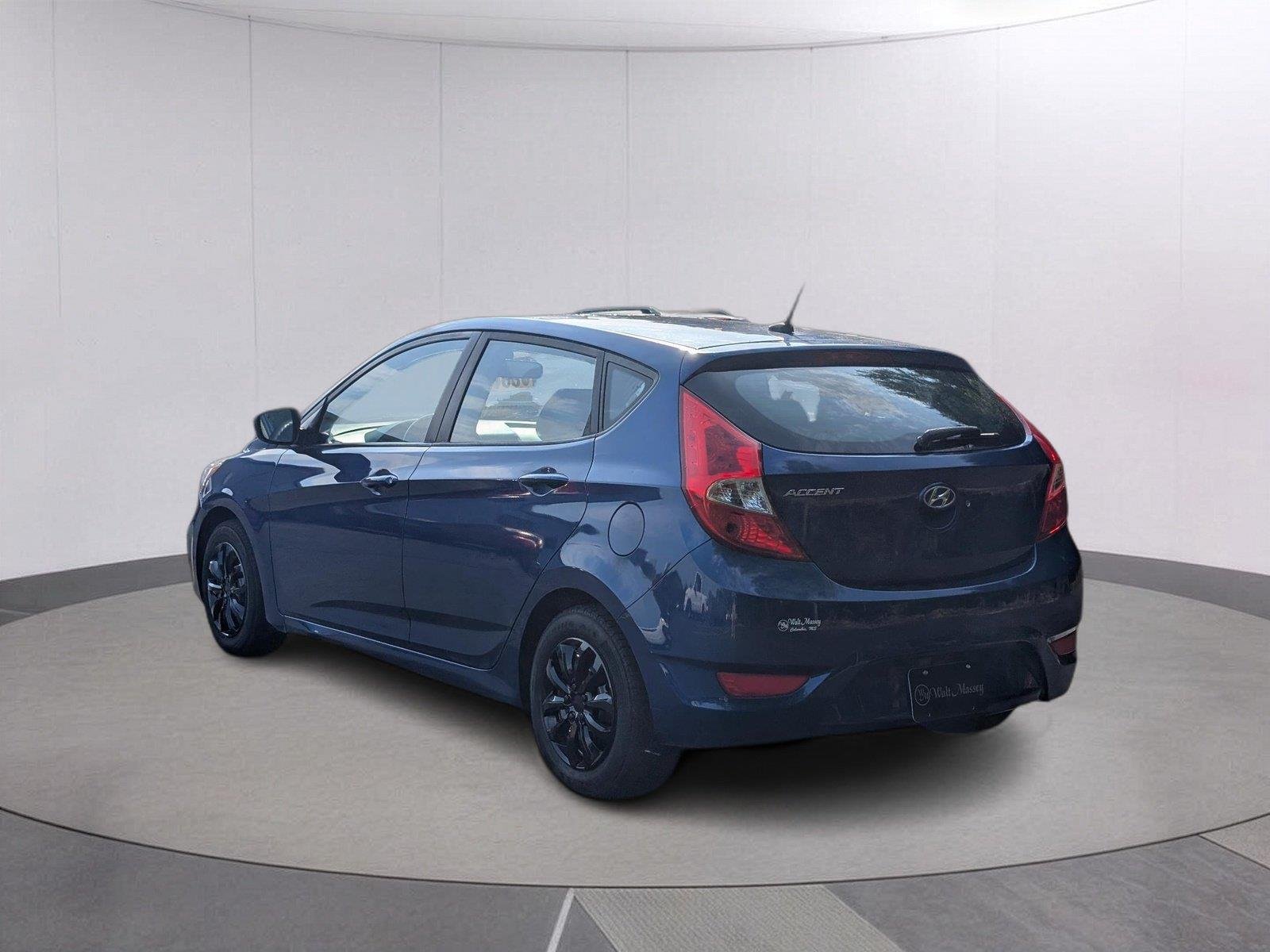 Used 2017 Pacific Blue Pearl Hyundai SE image 3