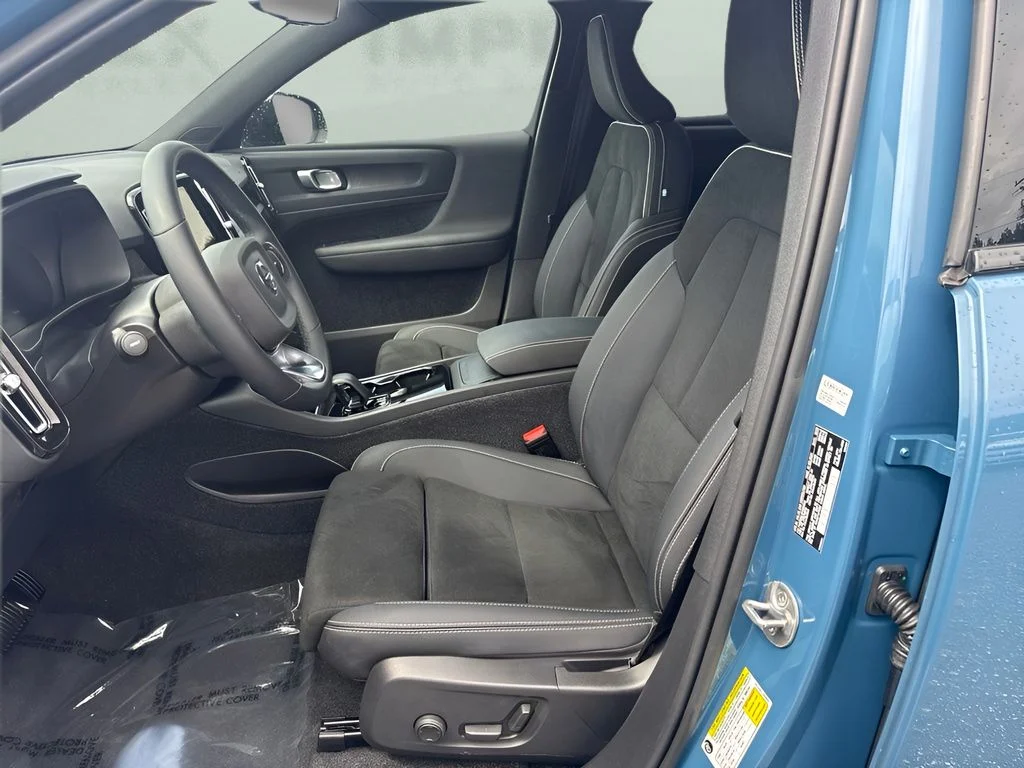 Used 2023 Blue Volvo Twin Plus image 5