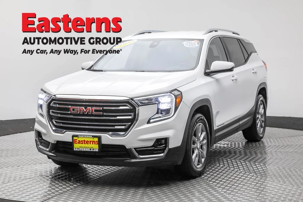 Used 2023 White GMC SLT image 1