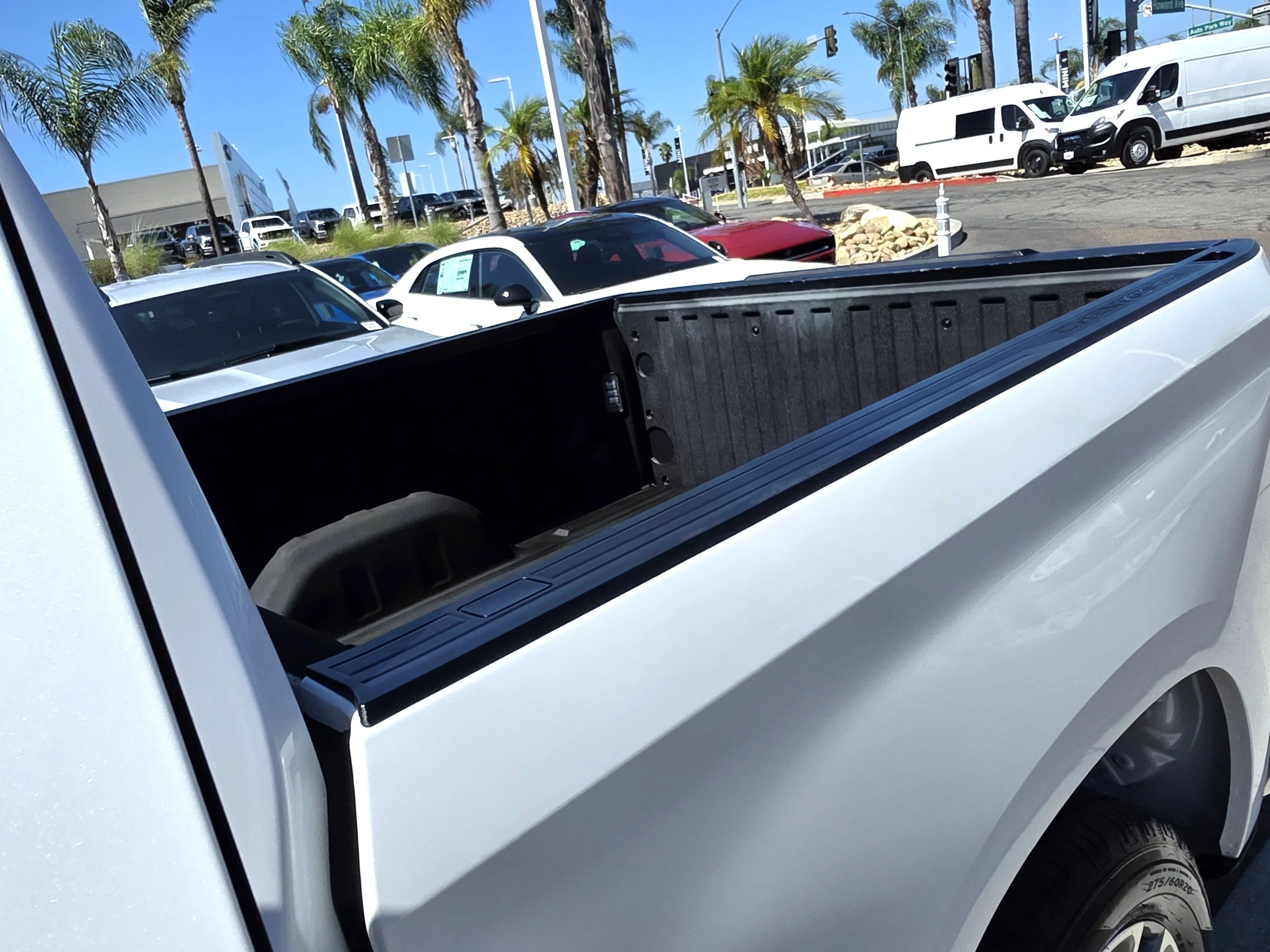 Used 2021 Pearl Chevrolet LT image 19