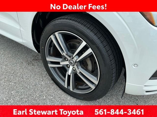 Used 2019 White Volvo T5 Momentum image 60