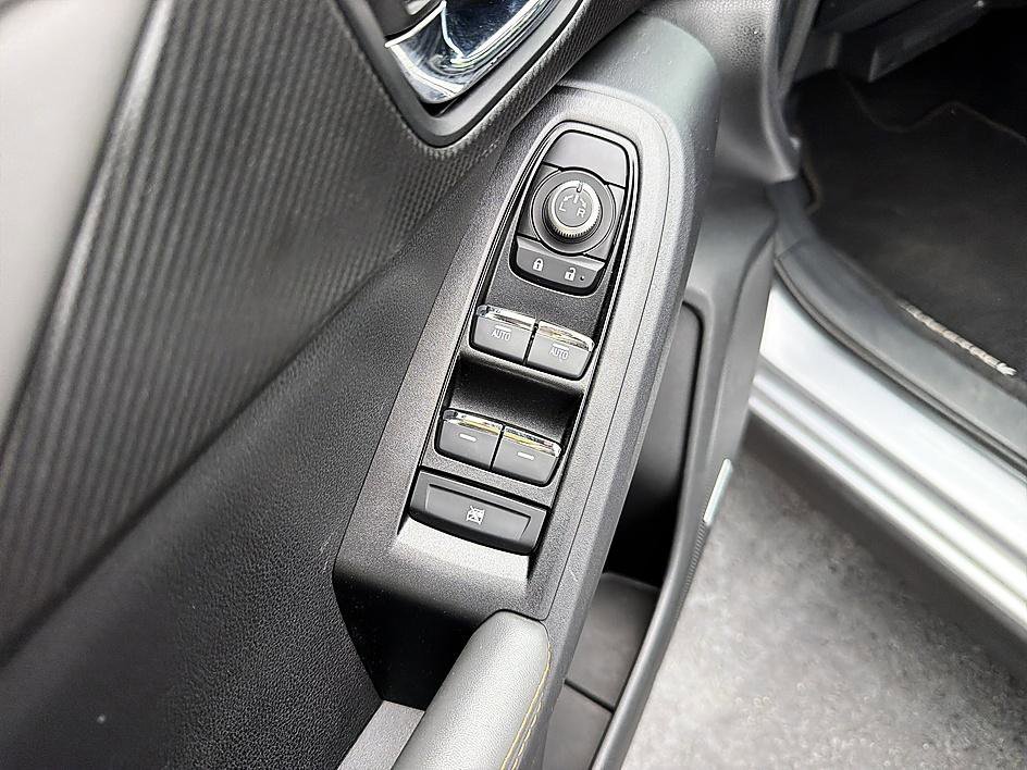 Used 2025 Ice Silver Metallic Subaru Limited image 10