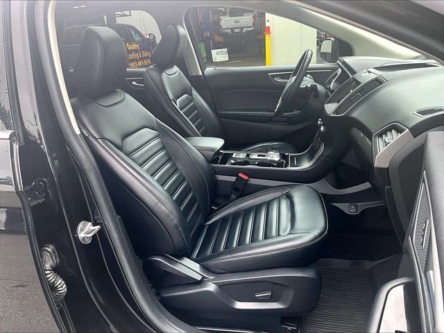 Used 2020 Black Ford SEL image 7