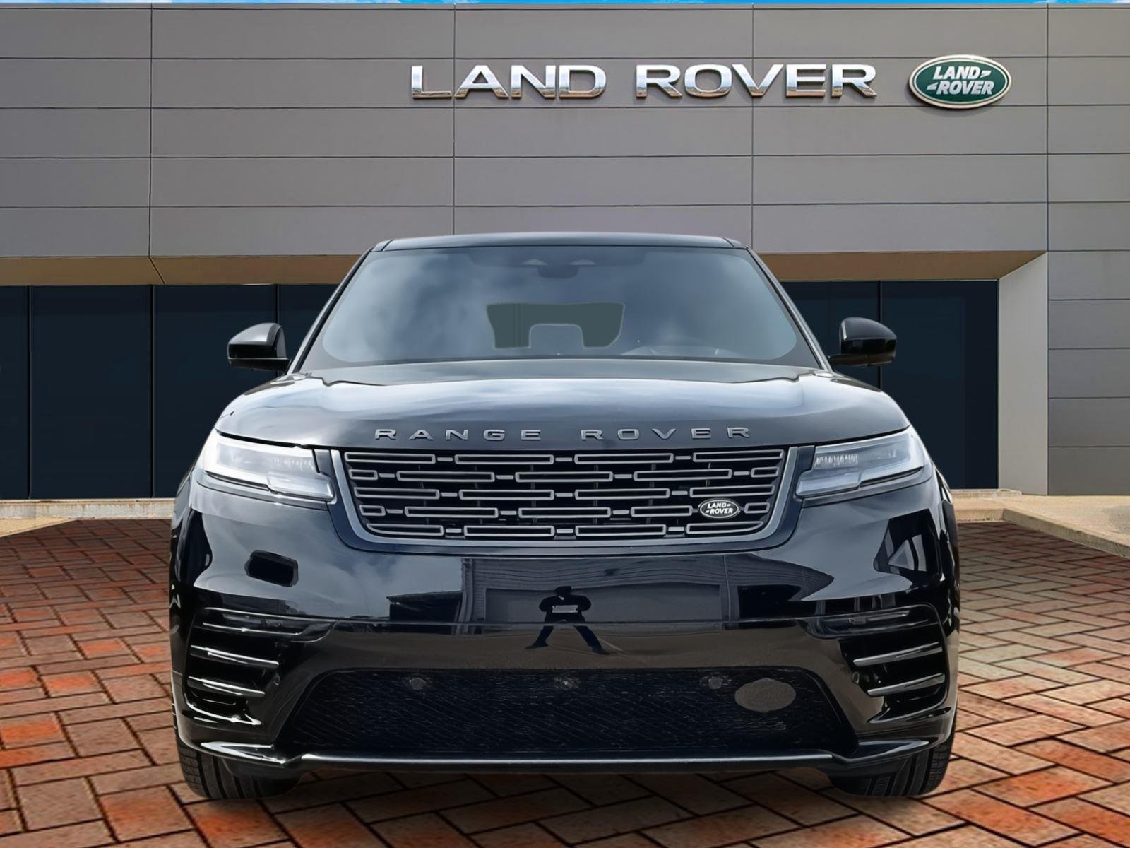 New 2026 Santorini Black Land Rover Dynamic image 2