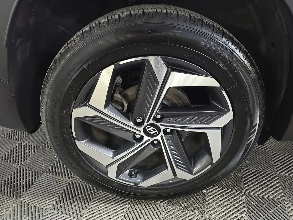 Used 2024 Silver Hyundai SEL Convenience image 14