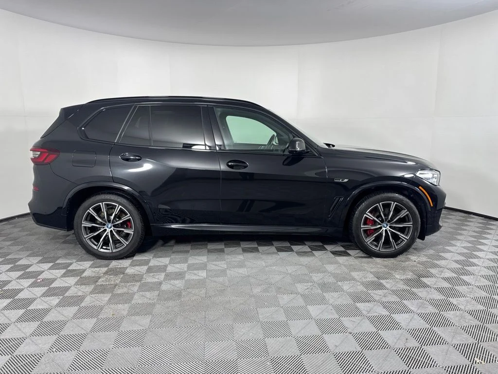 Used 2022 Black BMW xDrive45e image 4