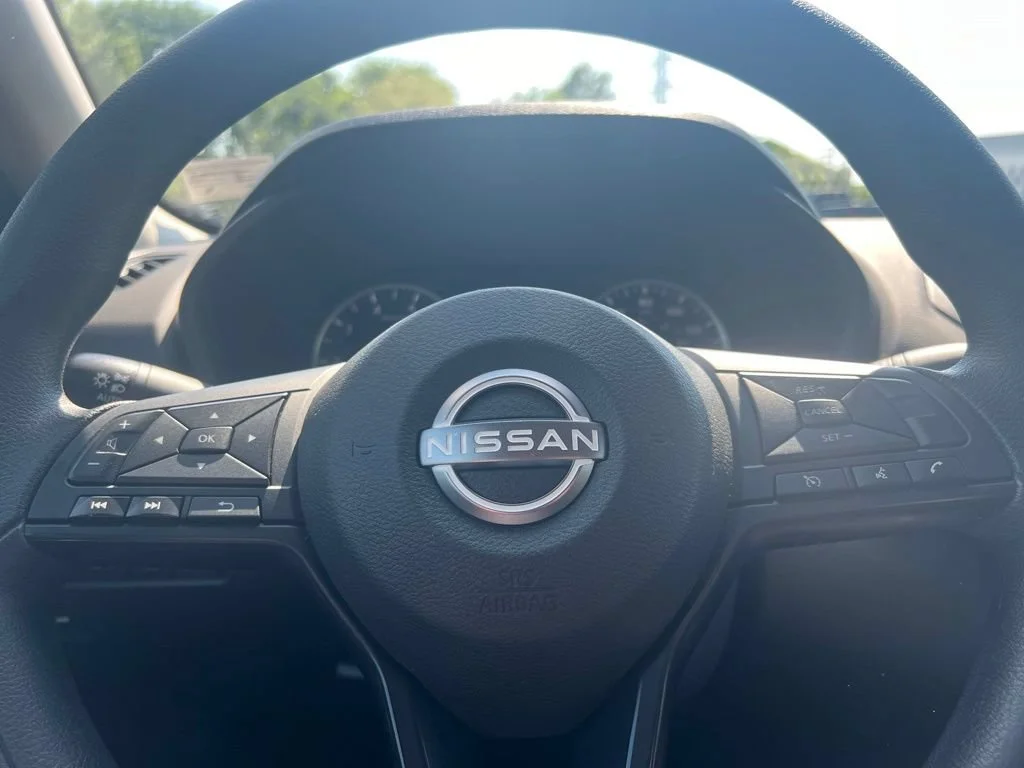 Used 2024  Nissan S image 14