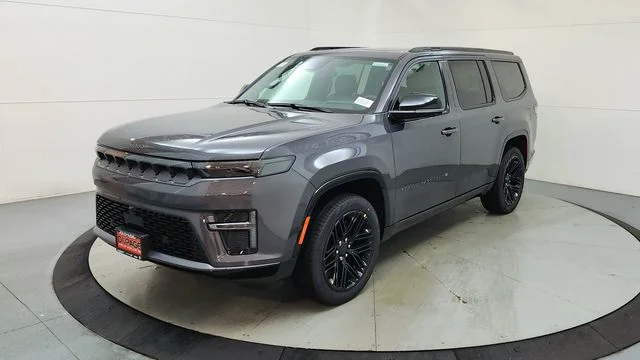 New 2026 Baltic-Gray Metallic Clear-Coat Exterior Paint Jeep Limited Reserve image 3