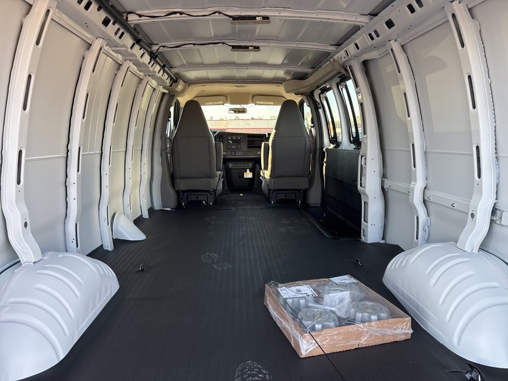 2025 Chevrolet Express Cargo Work Van - Photo 20