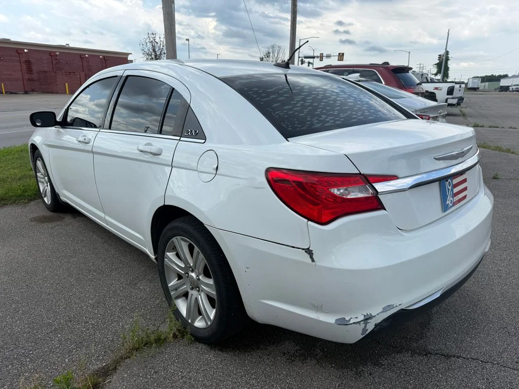 Used 2013 White Chrysler Touring image 20