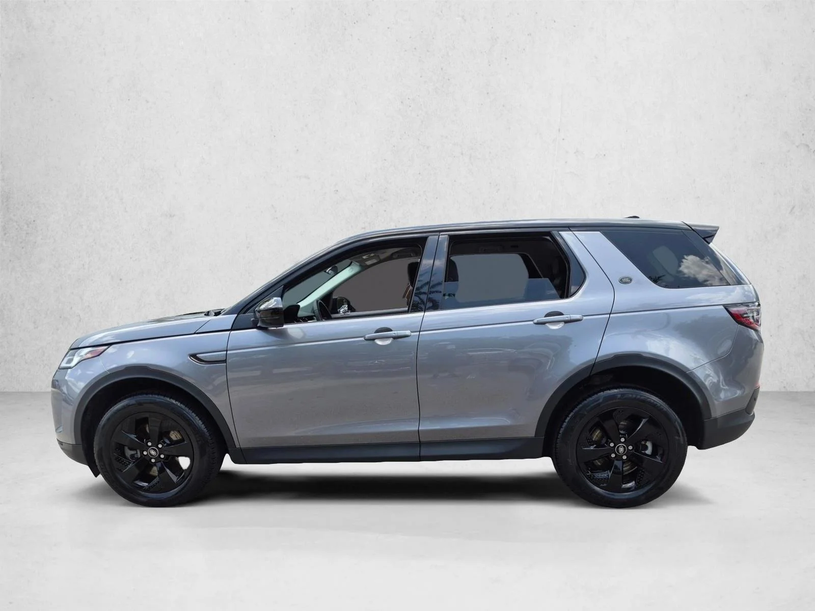 Used 2023 Grey Land Rover S image 9