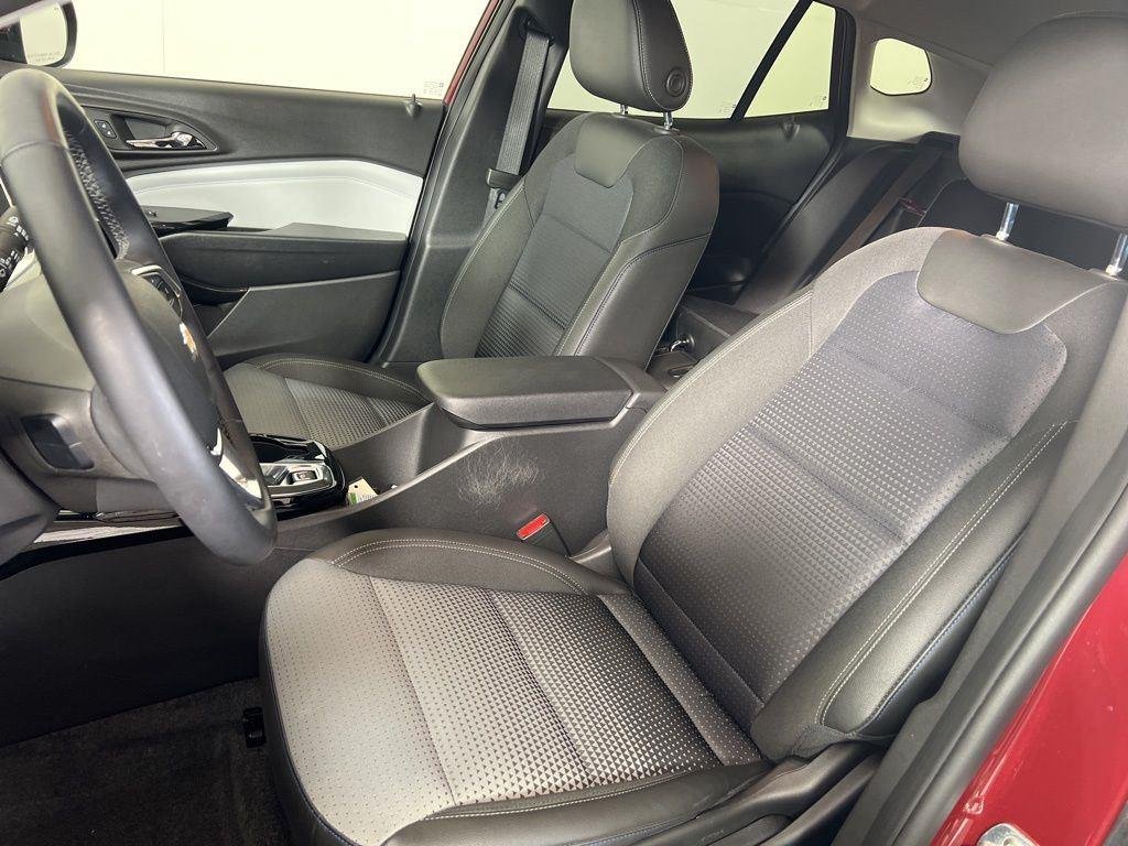 Used 2025 Crimson Chevrolet LT image 4