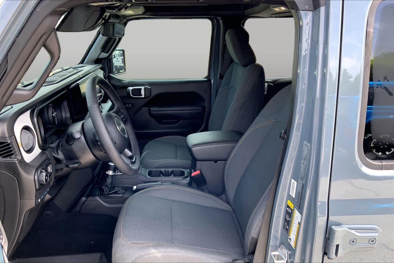 Used 2025 Anvil Clearcoat Jeep Sport S image 8
