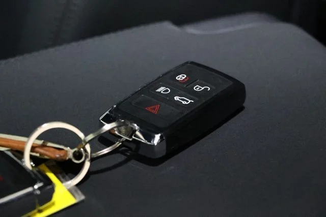 Used 2023 Grasmere Green Land Rover 75th Edition image 35