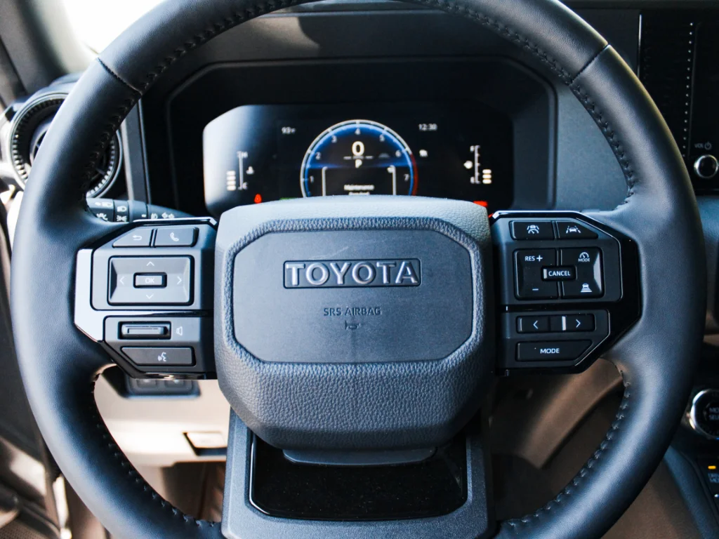 Used 2025  Toyota  image 11