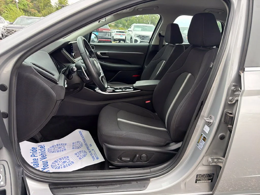 Used 2023 Silver Hyundai SEL image 26
