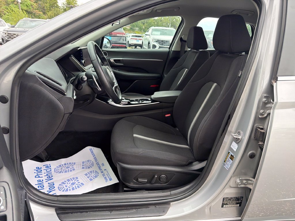 Used 2023 Silver Hyundai SEL image 26